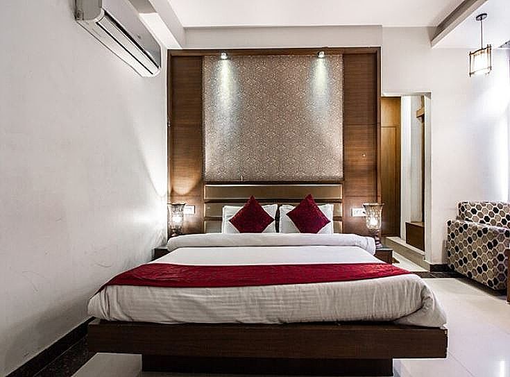 Hotel Namaskar Residency Imperial King Room 3