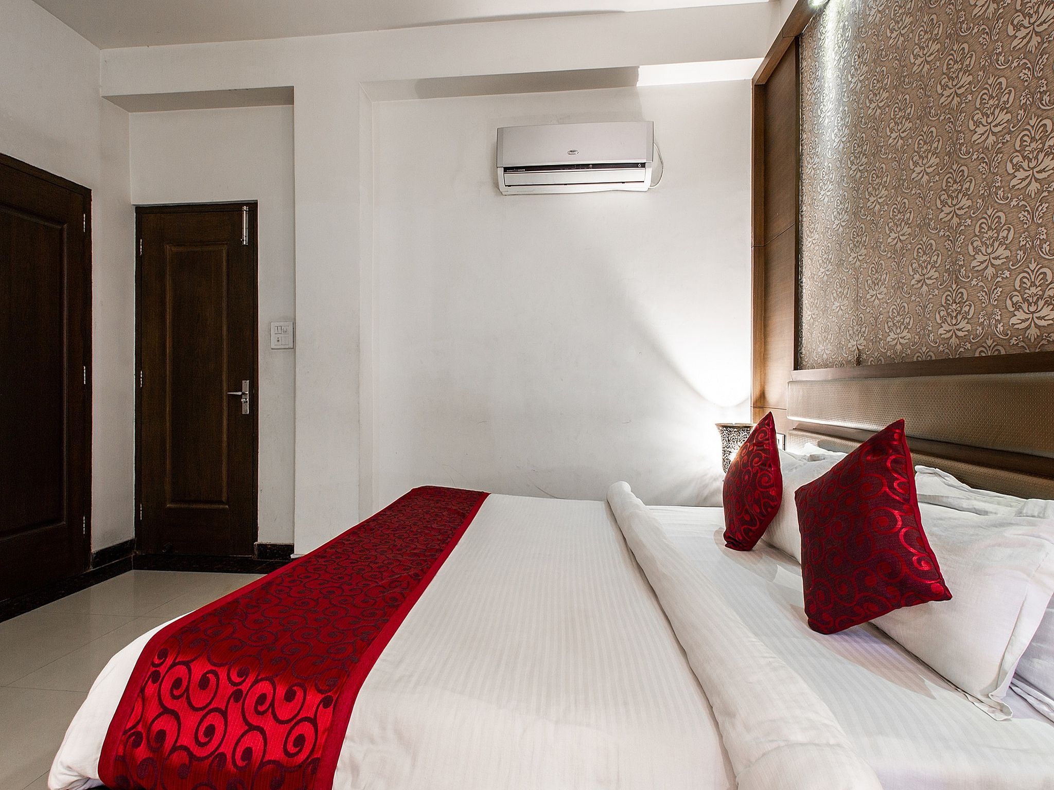 Hotel Namaskar Residency Imperial King Room 10