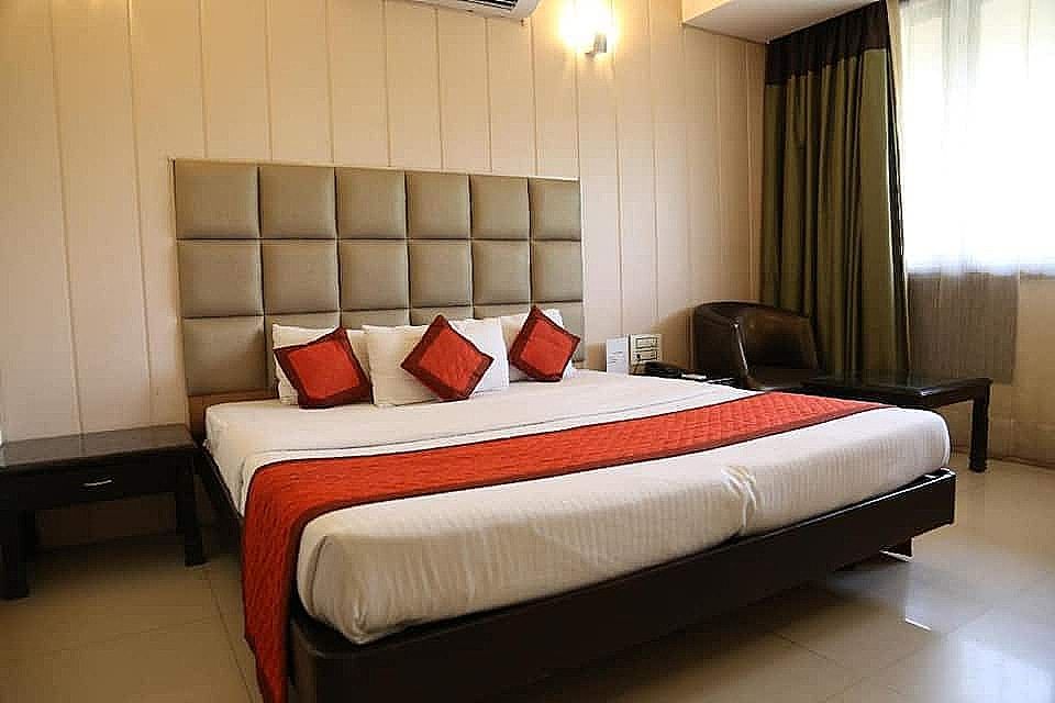 Hotel Orange 35 Luxury Room with Work Desk 4