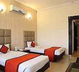 Hotel Orange 35 Luxury Room with Work Desk 8