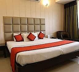 Hotel Orange 35 Luxury Room with Work Desk 7