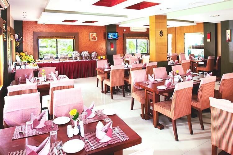 undefined Royal Riviera 4