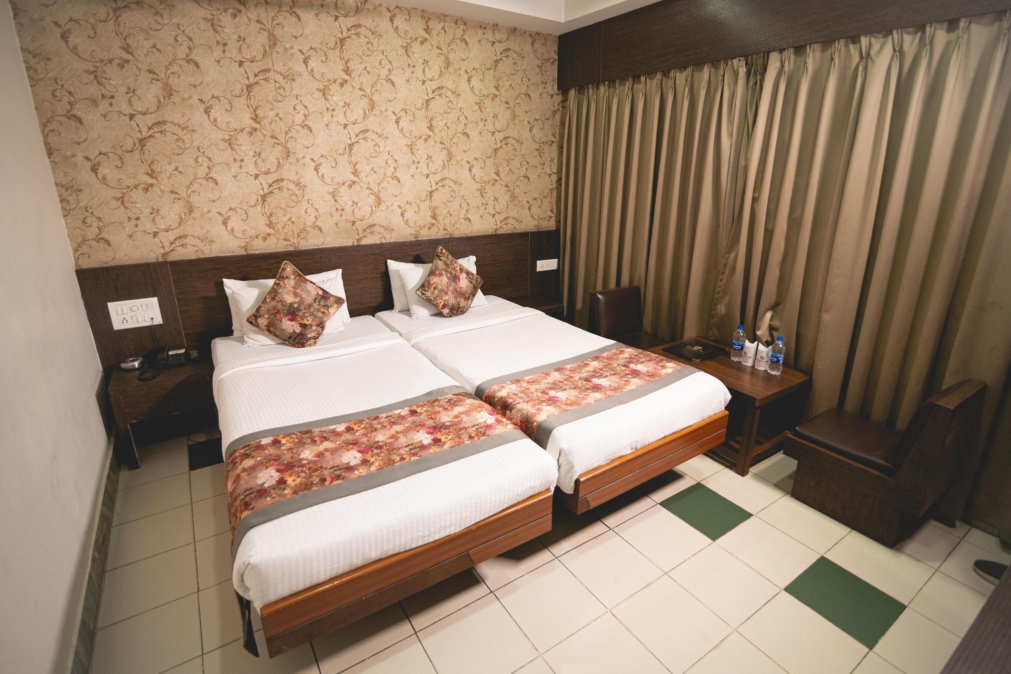 Hotel Central Plaza - Siliguri Royal Classic Double 4