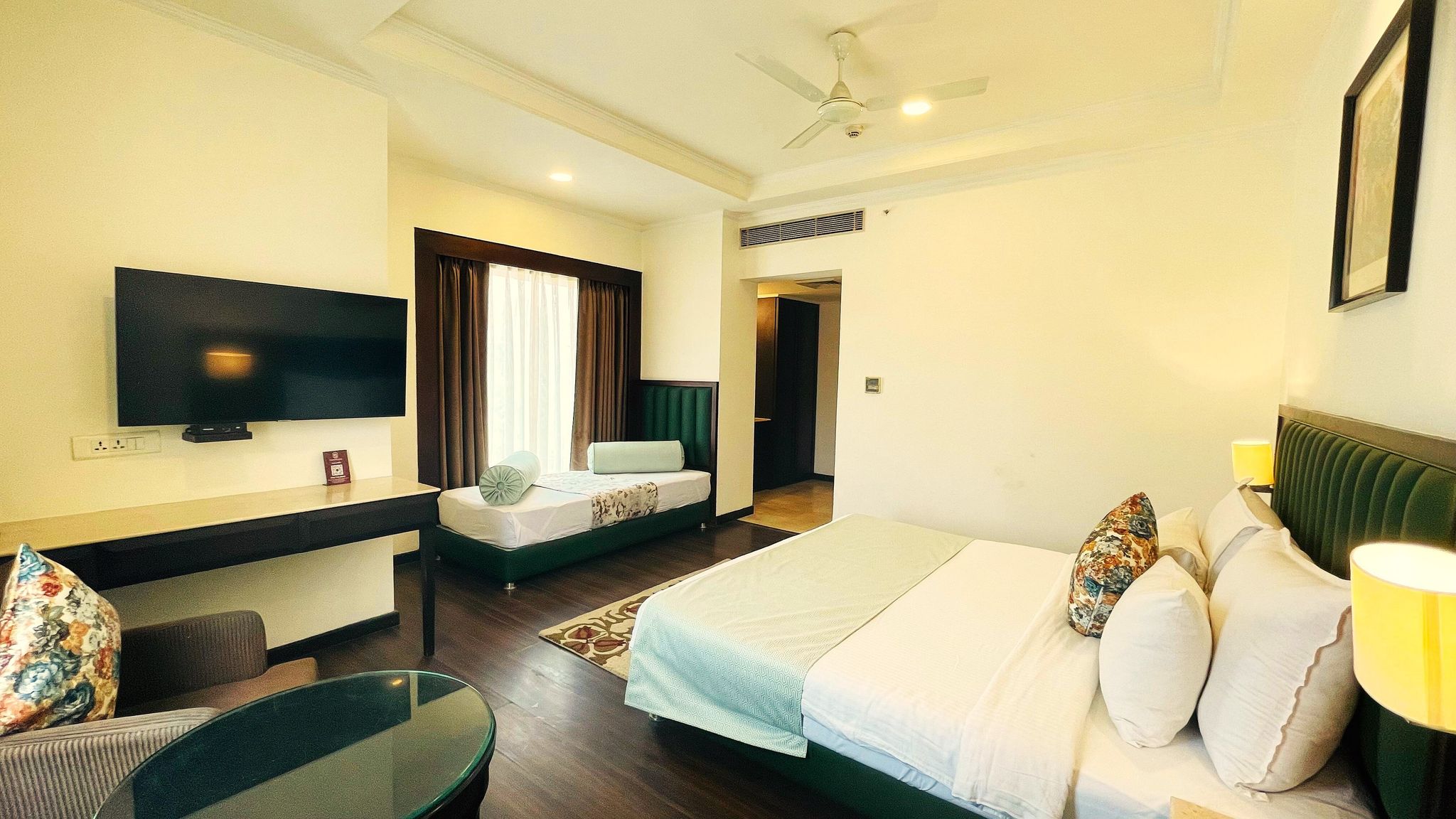 Premium Room With Daybed