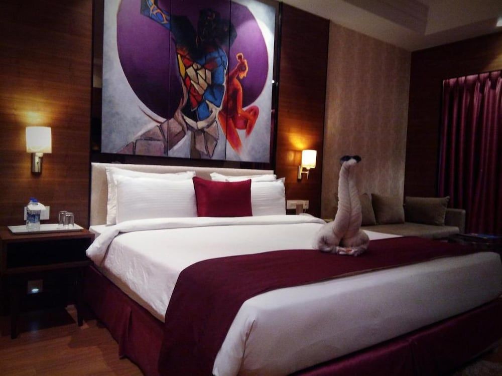 Elite Room with Bathtub and Balcony