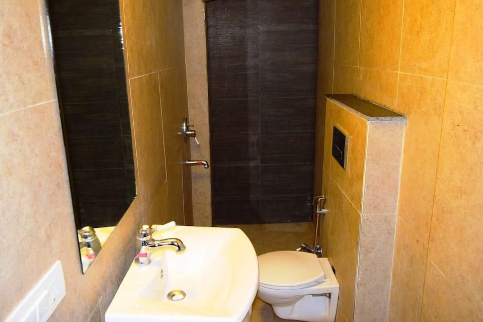 Standard_AC_Room_toilet_JAQoz0