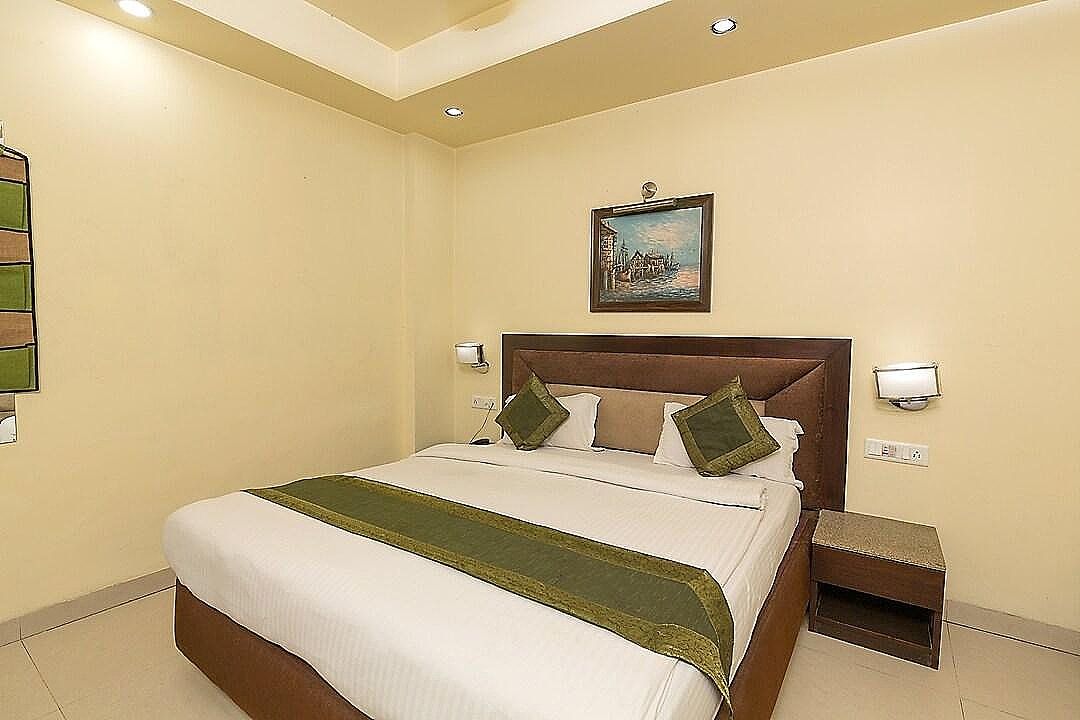 Hotel Fairway Deluxe Room 11