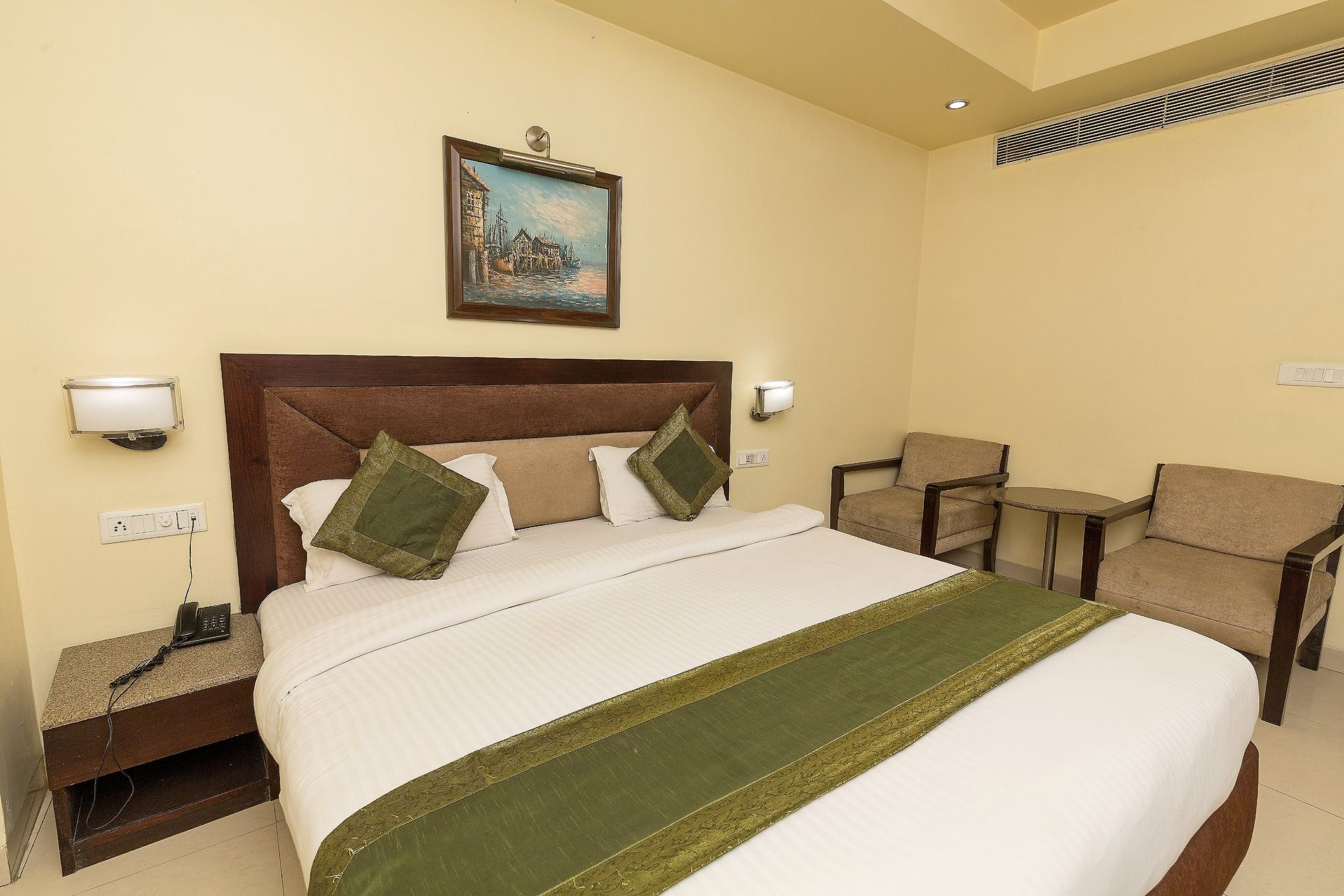 Hotel Fairway Deluxe Room 8