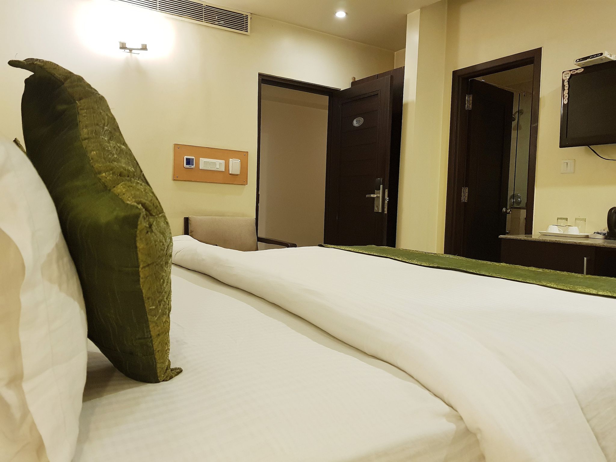 Hotel Fairway Deluxe Room 4
