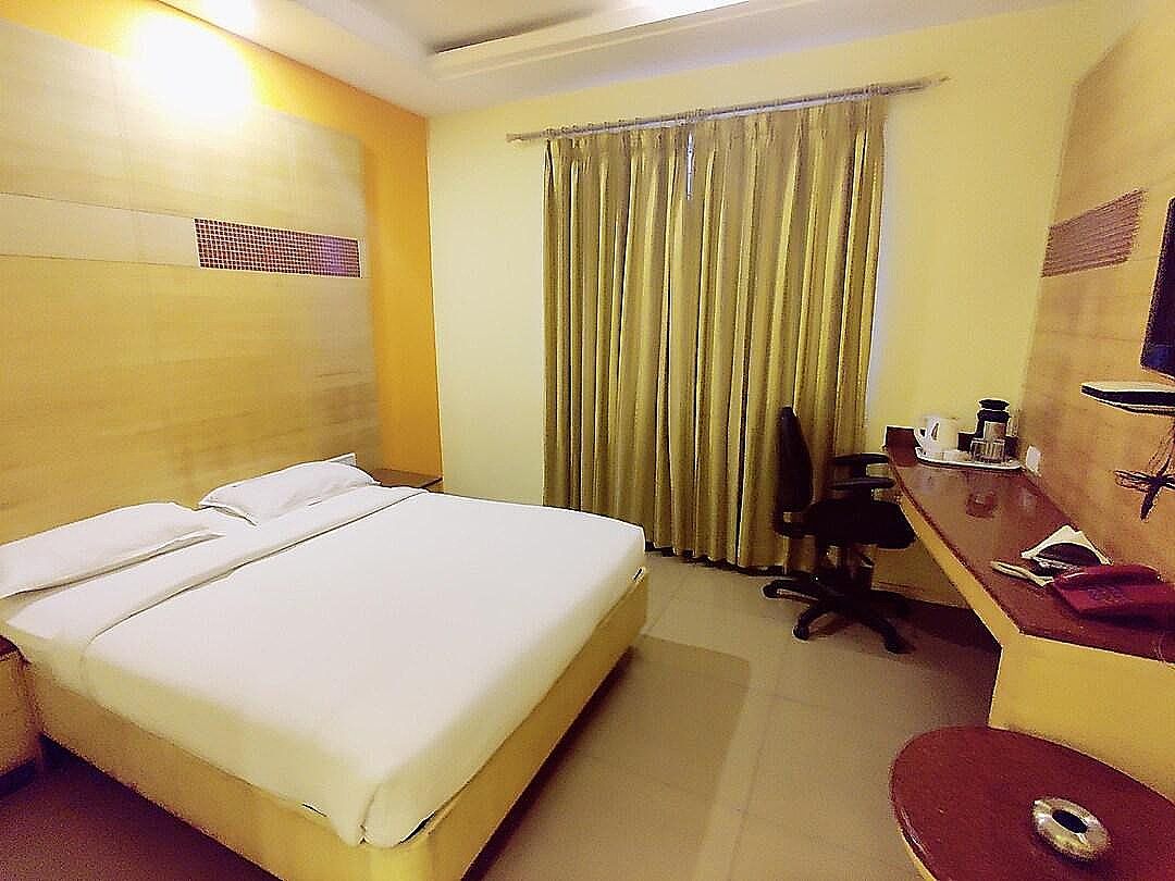 OYO 16557 Sri Krishna International Standard Air Conditioning Room 2