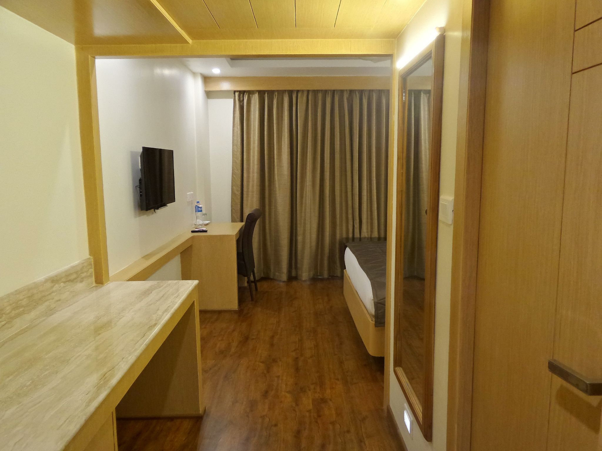 La Hospin Club Room(Partial River facing