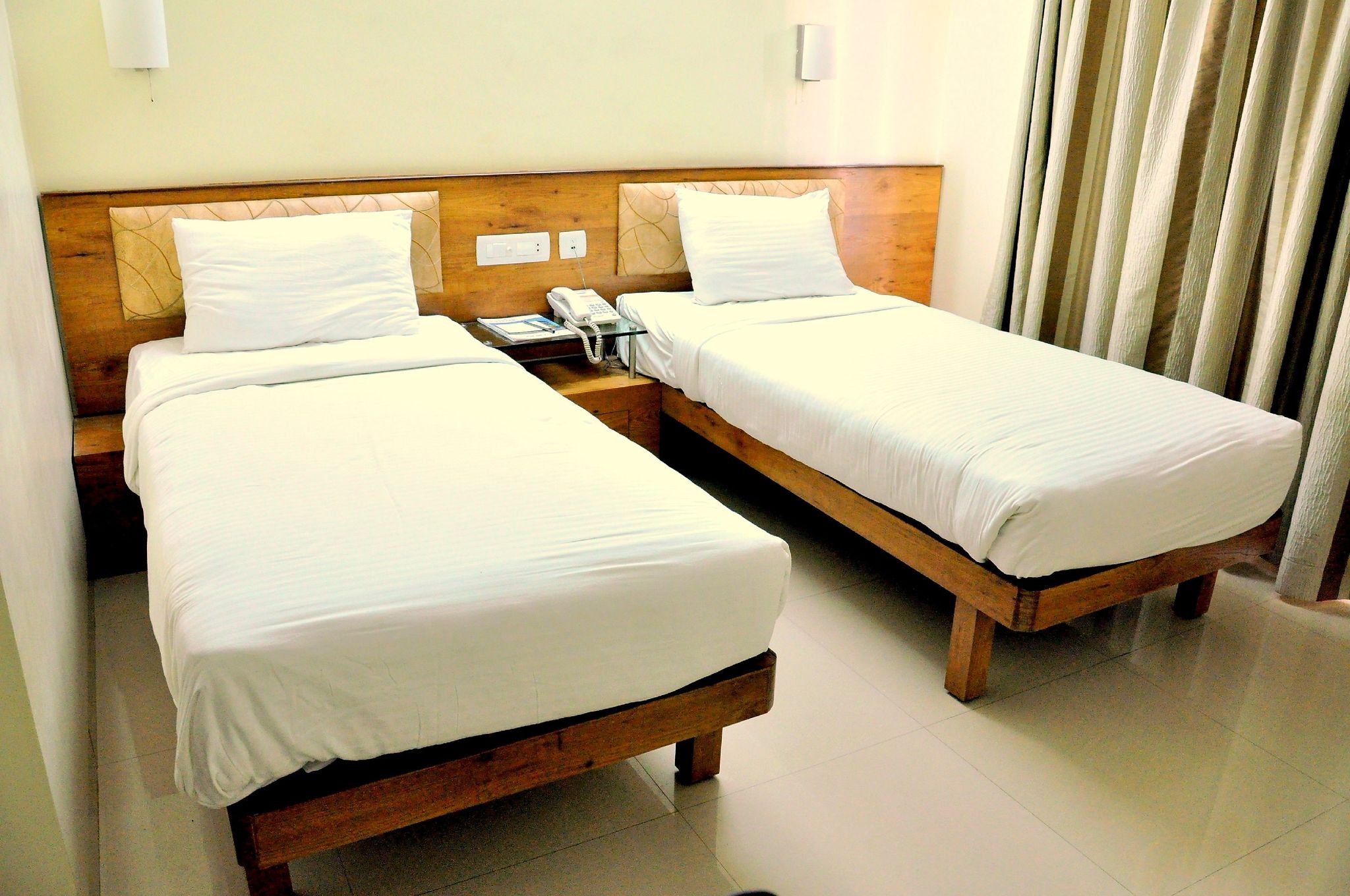 La Hospin Club Room(Partial River facing