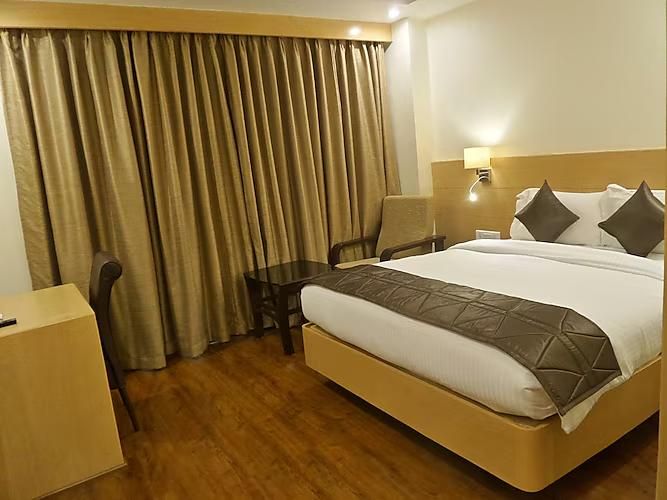 La Hospin Club Room(Partial River facing