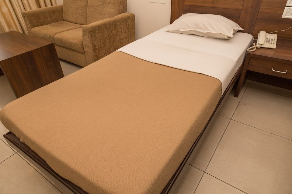 double ac twin bedroom