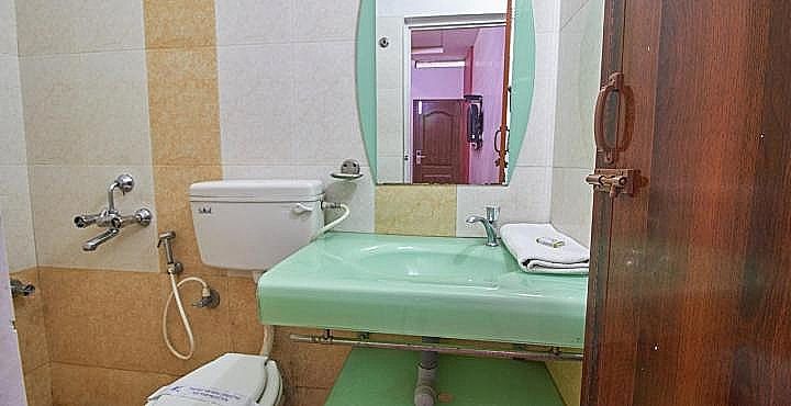 Hotel Kings Kastle Standard Double Room with Fan 10