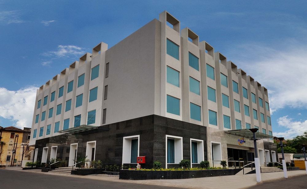 undefined Platinum Hotel 8