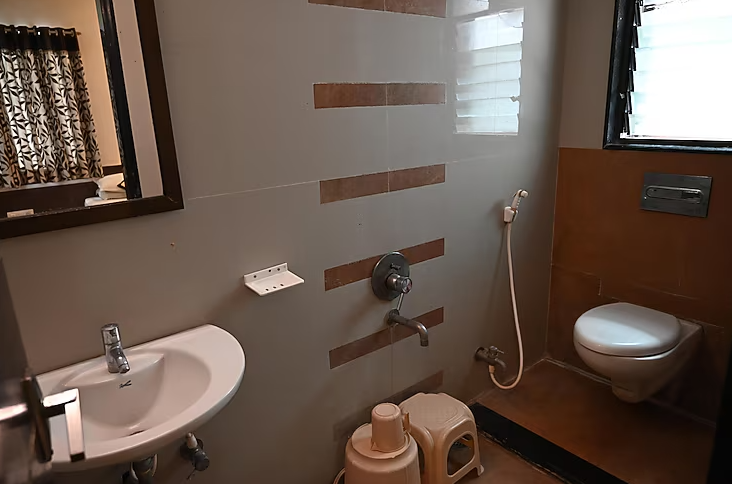 Comfort Room (Non A/C)