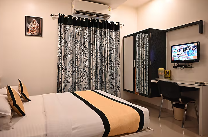 DELUXE AC ROOM
