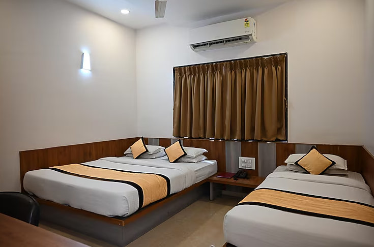 DELUXE AC ROOM