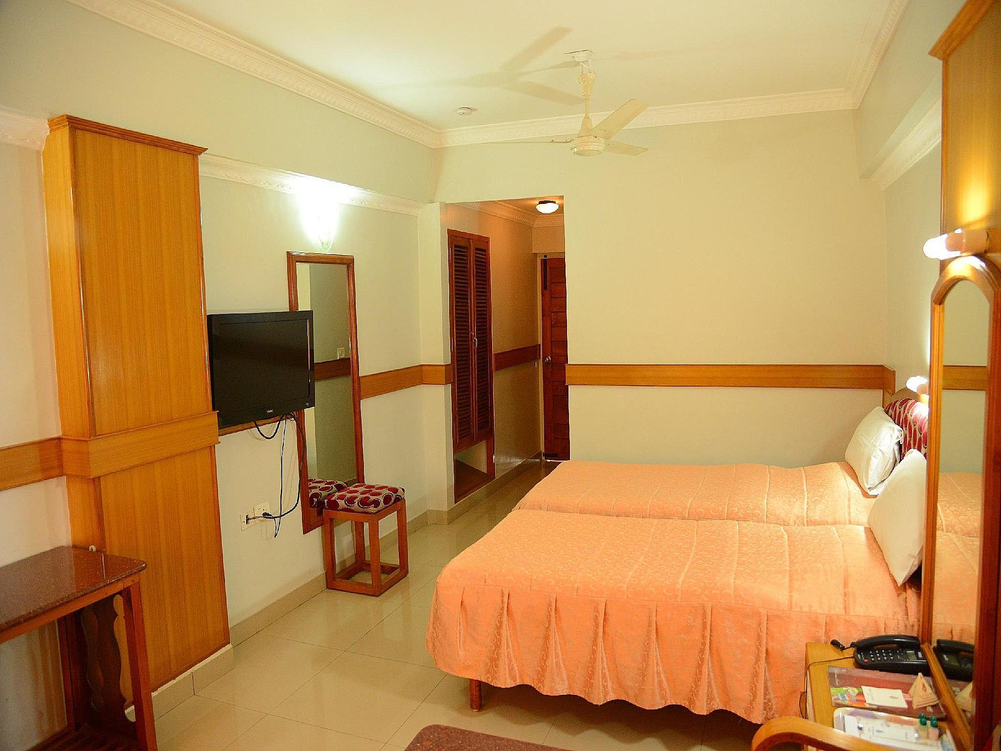 Hotel City Tower Cozy Non AC