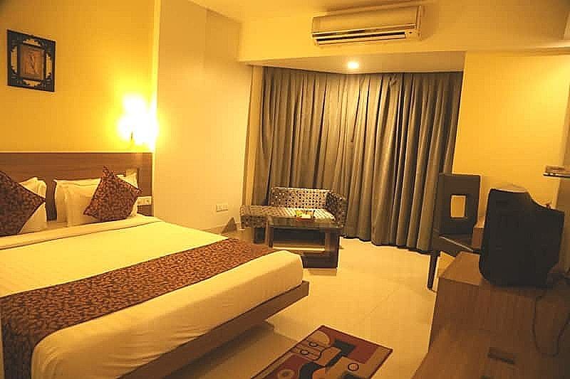 Hotel The Elements Deluxe Room King Bed