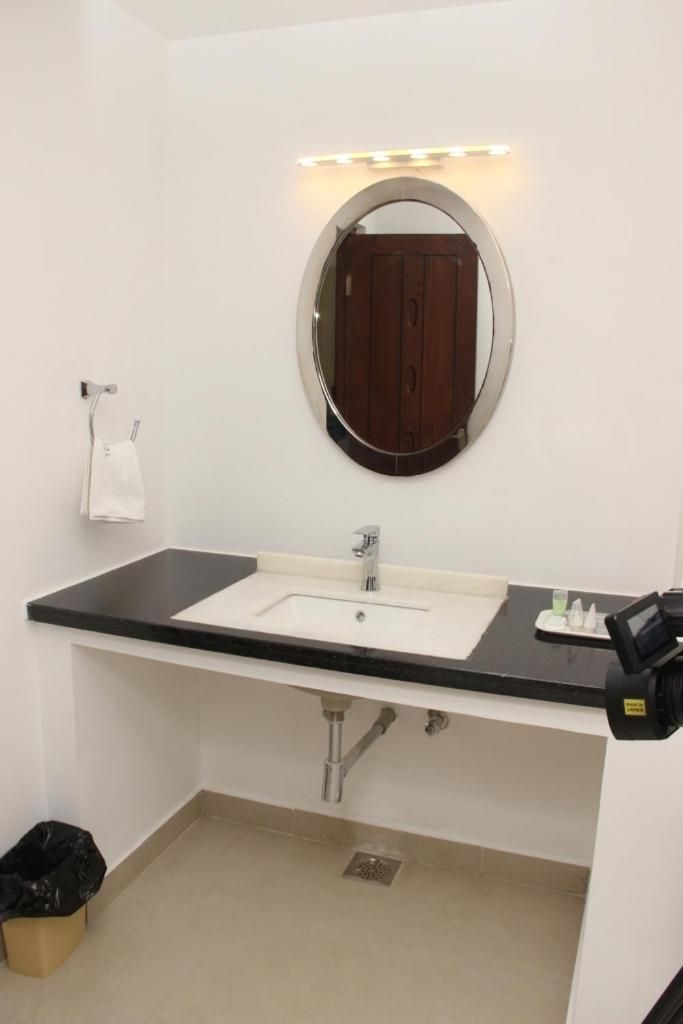 Saaral Resort Courtallam Deluxe Room 4