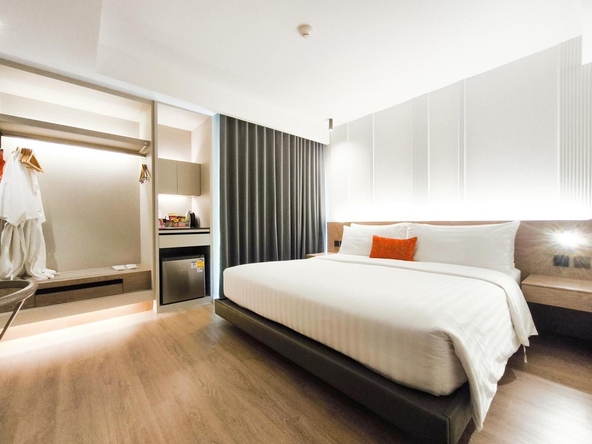Premier Corner Room