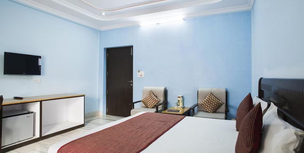 Hotel Sky Plaza Royal Room with Work Desk 10