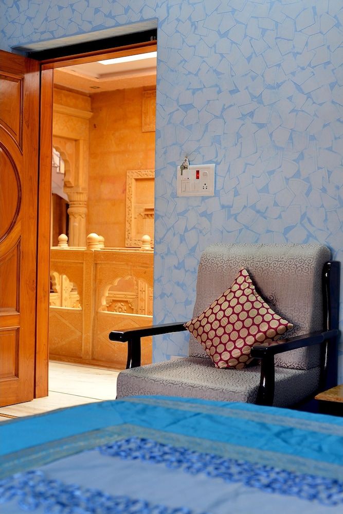 Hotel Sky Plaza Royal Room with Work Desk 11