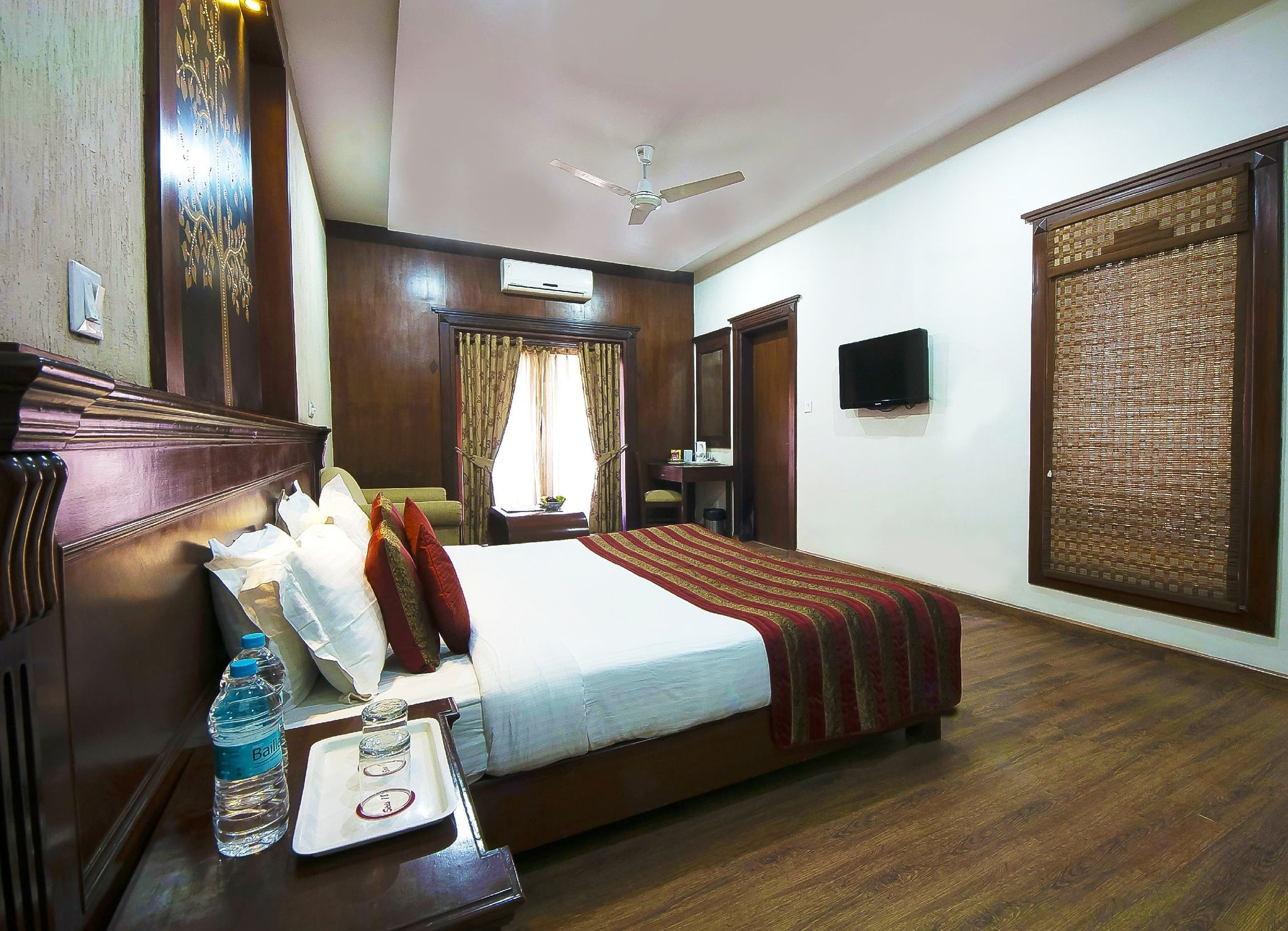 Siris 18 Deluxe Room 10