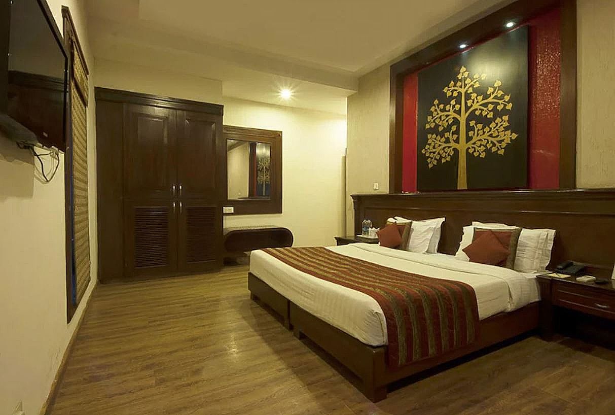 Siris 18 Deluxe Room 7