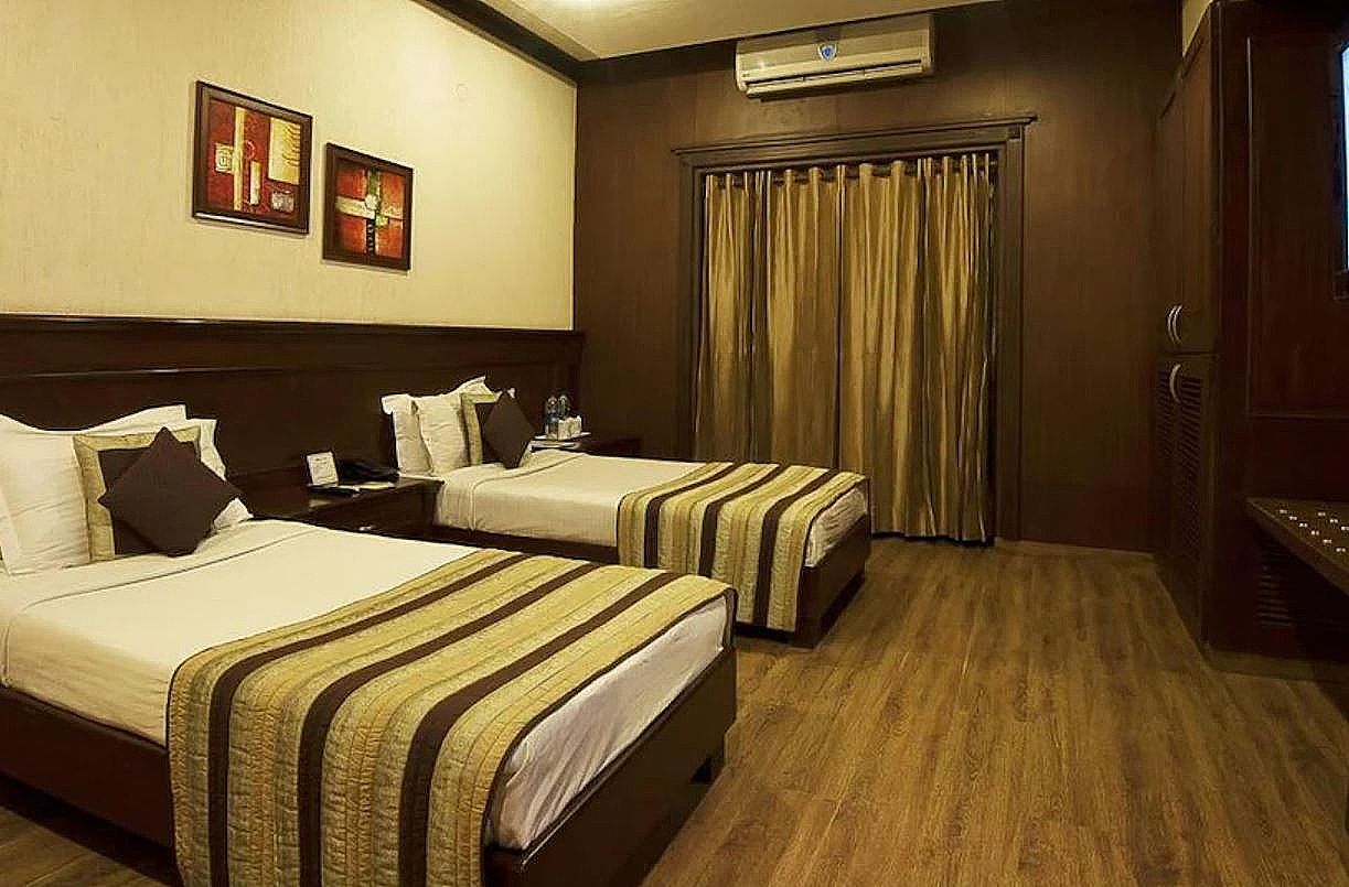 Siris 18 Deluxe Room 2