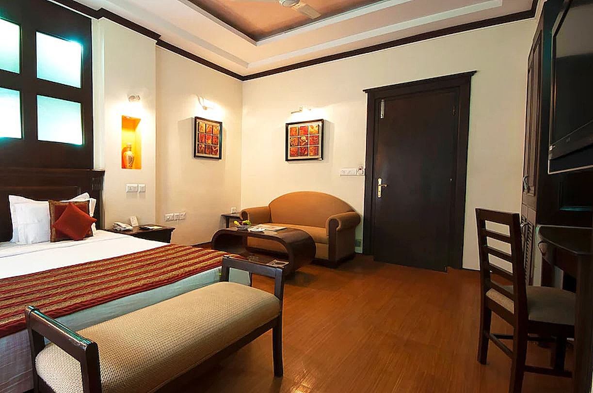 Siris 18 Deluxe Room 16