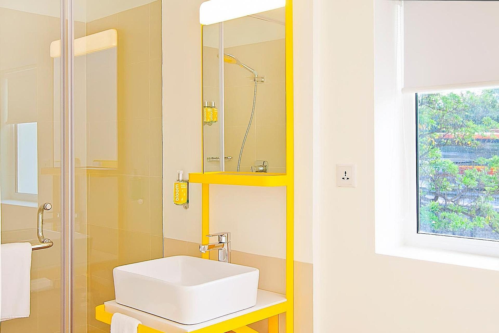 Bloomrooms Link Road Standard Queen Room 19