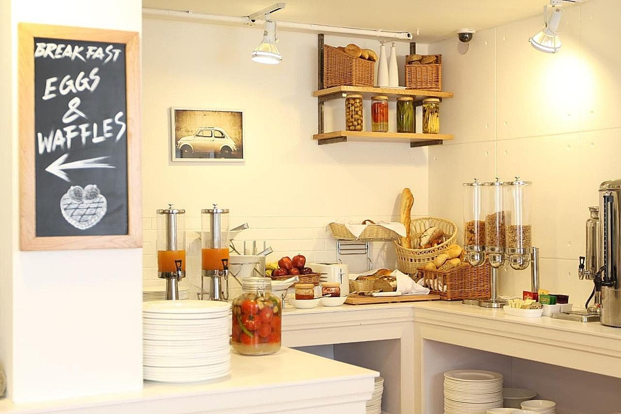 Bloomrooms Link Road Standard Queen Room 6