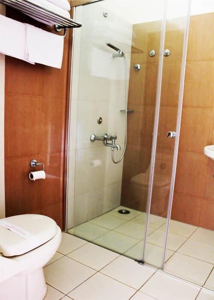 Berry Hills Resort Deluxe Room 10