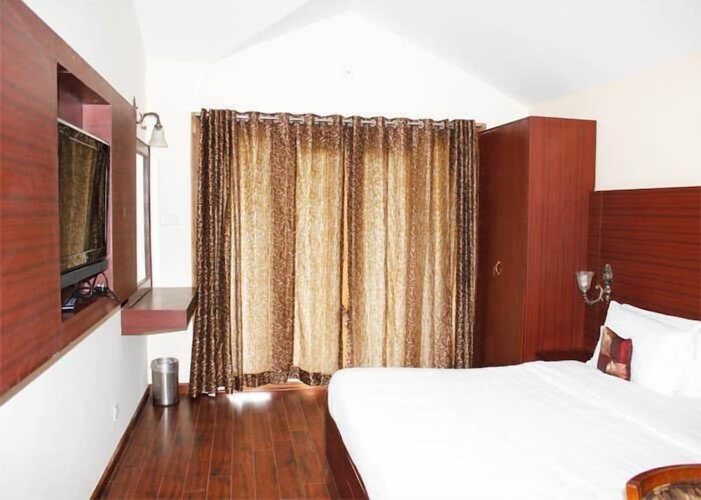 Berry Hills Resort Deluxe Room 5