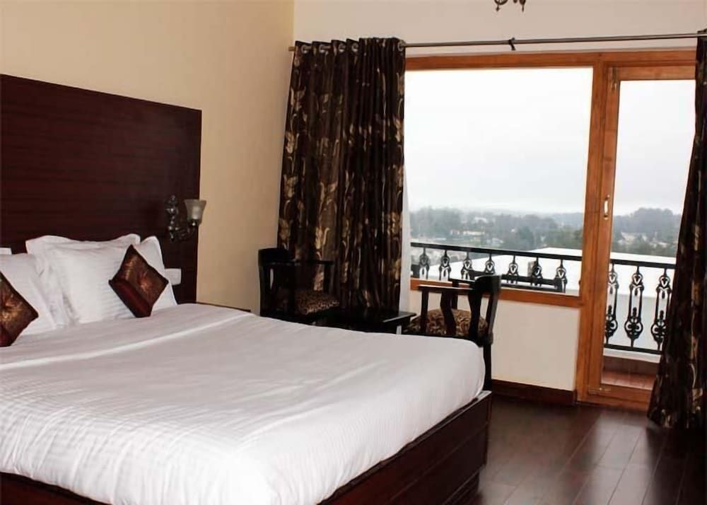 Berry Hills Resort Deluxe Room 3