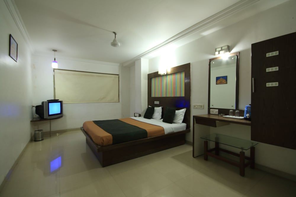 undefined Hotel Kadamb Inn 7
