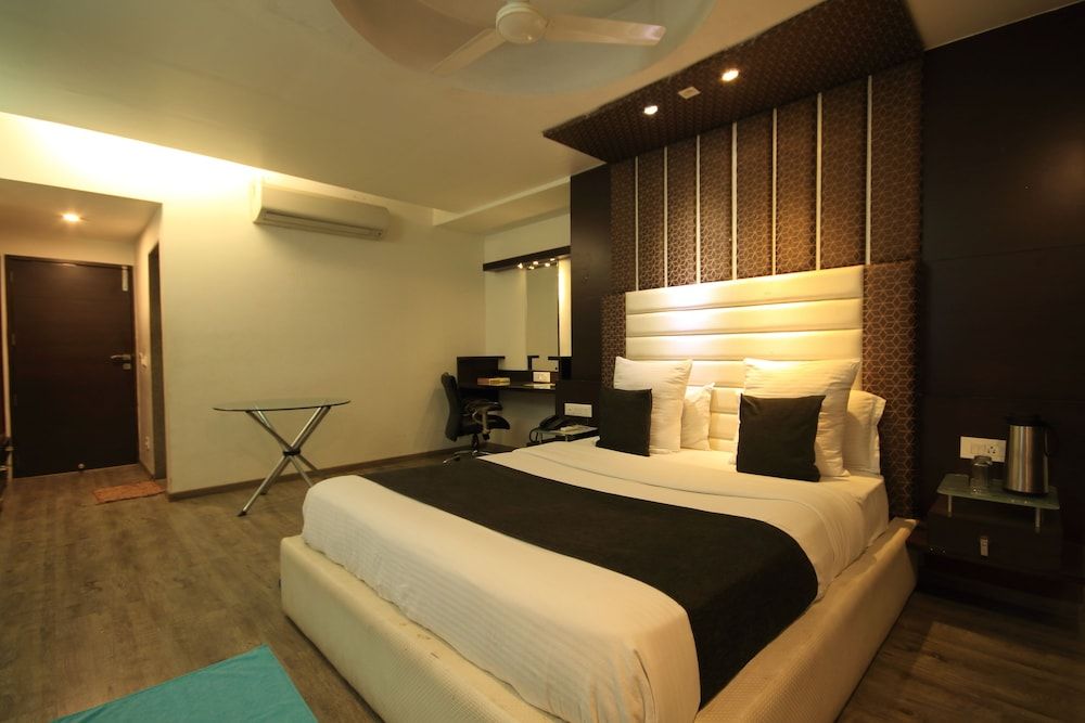 Hotel Kadamb Inn Luxury Room (AC) 3