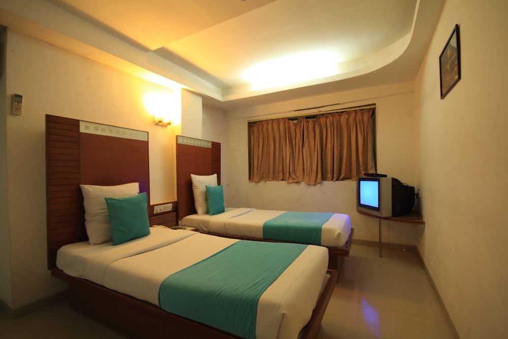 undefined Hotel Kadamb Inn 4