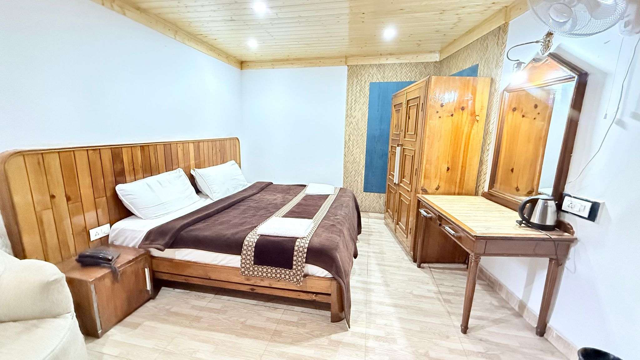 Hotel Manali Mahal Deluxe Room