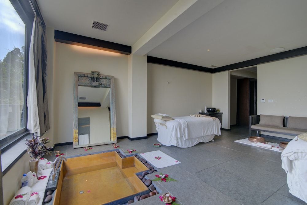 Taj Madikeri Resort and Spa, Coorg SUPERIOR COTTAGE QUEEN BED 9