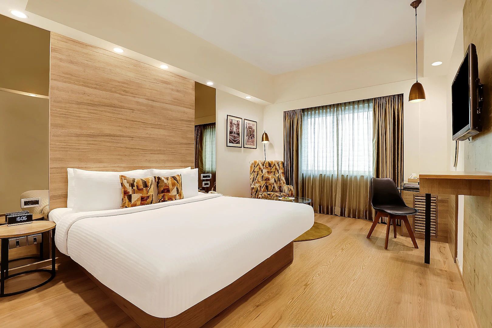 Business King Room