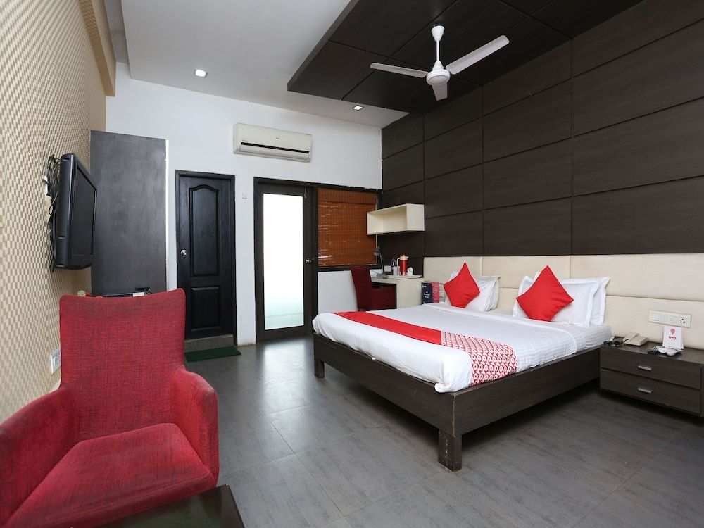 undefined OYO 11939 Hotel Queens Club of India 9
