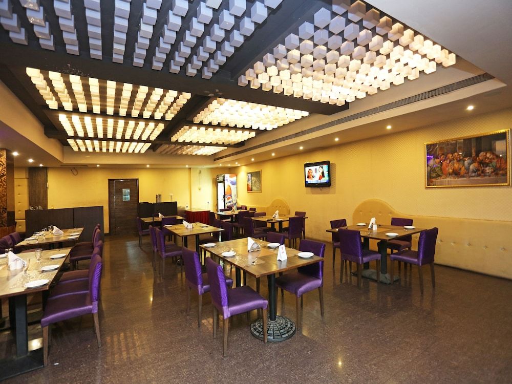 undefined OYO 11939 Hotel Queens Club of India 6