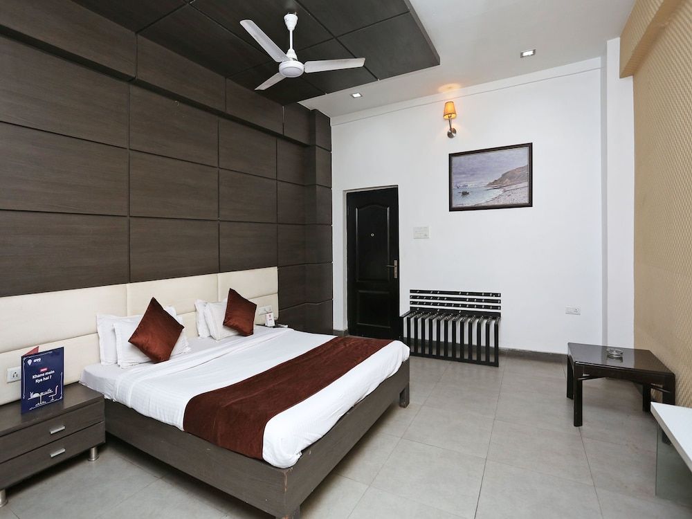 undefined OYO 11939 Hotel Queens Club of India 8
