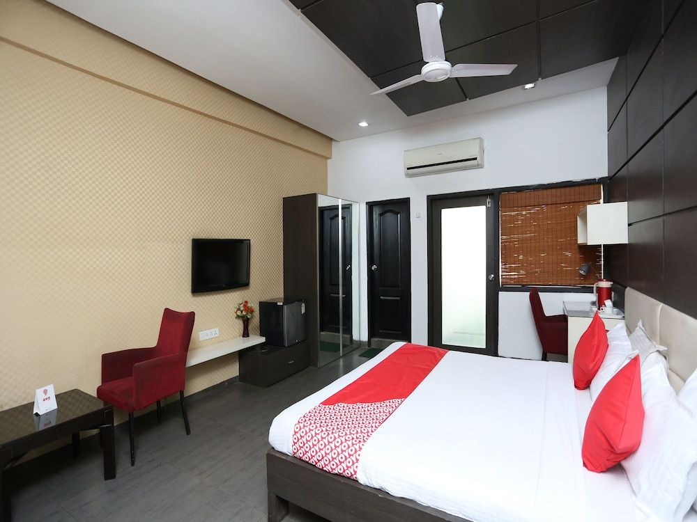 undefined OYO 11939 Hotel Queens Club of India 7