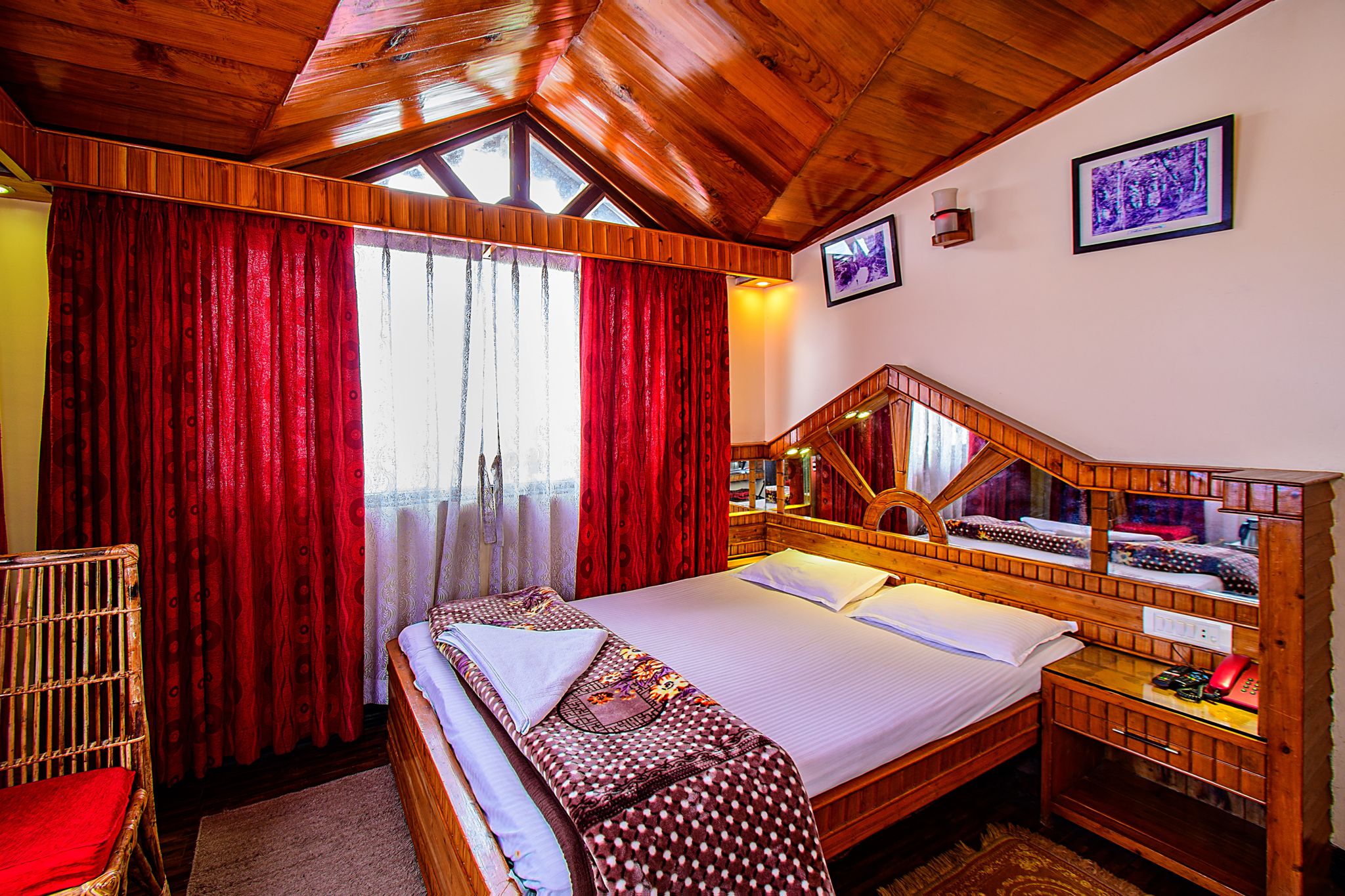 Super Deluxe Double Bedded Kanchanjenga View Facing