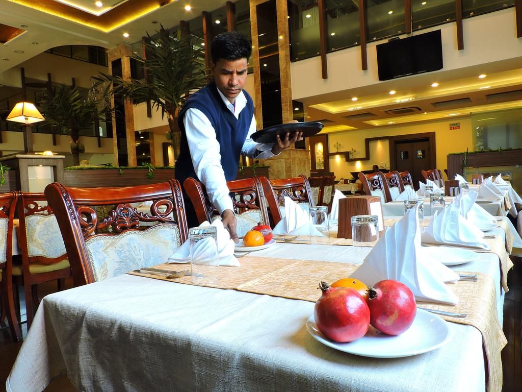 Food & Dining